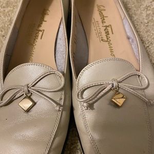 Salvatore Ferragamo tan women’s loafers/pumps